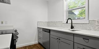 3 Bedroom Home in Wilmington with a fenced yard and garage! Gallery 6