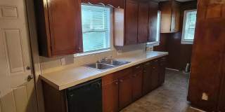 Room in 3 Bedroom Home at Crispin Ave Gallery 6