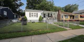 32 WILLIS Avenue Gallery 1