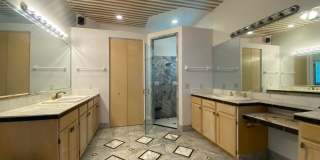 Spacious 3/2 with In-Law Suite Gallery 18