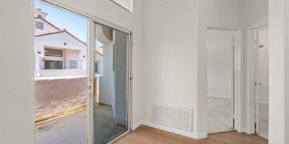 Newly renovated 2-bedroom UTC townhome in the coveted Andria of Renaissance at La Jolla community! Small pet ok! Gallery 18