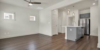 One Bedroom Cottage with Fenced Backyard! Gallery 5