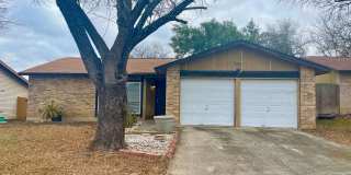 Three Bedroom Two Bath Home Near Northern Hills, Wood, and Madison Gallery 1