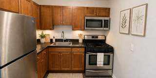 2026 Move-In Special – $500 LEASE SIGNING BONUS!! Spacious 2BR Condo Near Naylor Rd Metro – Washer/Dryer + Reserved Parking!! Gallery 1