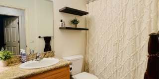 Lovely 3 Bedroom, 3 Bathroom Home with Solar Gallery 20