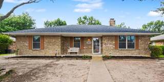 Beautifully crafted 3-2-2 home in the Greenville area. Gallery 1