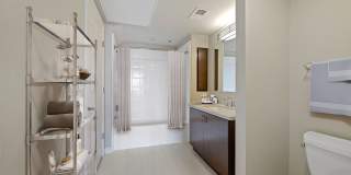 5550 Wilshire at Miracle Mile by Windsor Gallery 35