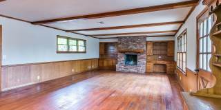 Beautiful updated home in The Village - 2 bed 1 bath Gallery 30