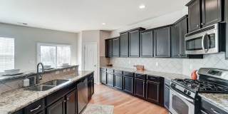 Room in 5 Bedroom Home at Green Birch Dr Gallery 21