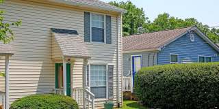 Woolen Mills Duplex Convenient to Pantops & Downtown Gallery 2