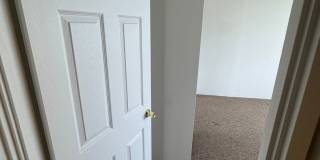 Large 2/2 Waikiki Condo with Parking, Lanai, A/C & W/D in unit! Gallery 12