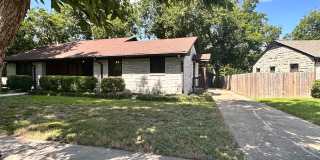 Charming 3 Bed 2 Bath Home with Bonus Den and Detached Garage Gallery 3