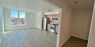 725 W Pratt Gallery 20