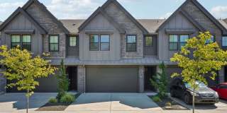 Luxury Townhome for Lease at the Courtyards at Hidden Crest - 6919 NE 132nd Way Gallery 1