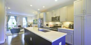 Stunning 4 bed, 4 Bath with Private Rooftop Terrace & Garage Gallery 14