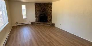 Green area 3 Bedroom 2 Bath with Garage Gallery 4