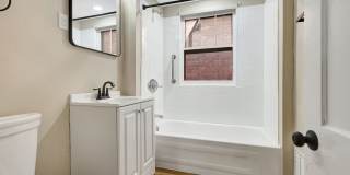 2231 Flora Street Gallery 12