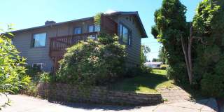 Furnished 4BR Home for Rent in Hood River Furnished 4BR Home for Rent in Hood River Gallery 32