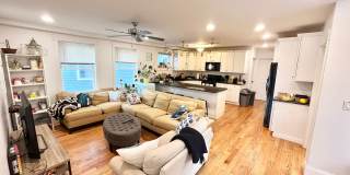 Charming 5 Bedroom-No Broker Fee Gallery 7