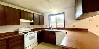 Upper-Floor Unit in Fourplex near Tacoma Mall Upper-Floor Unit in Fourplex near Tacoma Mall Gallery 8
