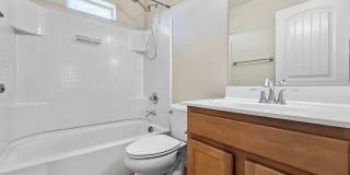 Clean and Comfortable 3 bed 2 bath with loft! Gallery 25