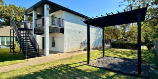 HUGE 4-Bed, 2-Bath Duplex Four Blocks From Baylor Campus & Minutes from Downtown! Gallery 1