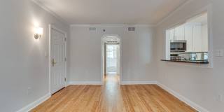Comfy Condo in Old Town North Alexandria Gallery 4
