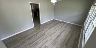 3br 1.5 BA with fence Gallery 4