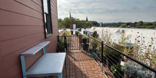Beautifully Furnished 1/1 Apartment in Downtown Broad St.- $2,350 Gallery 31