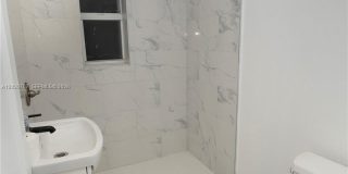 111 SW 31st Ct Gallery 5