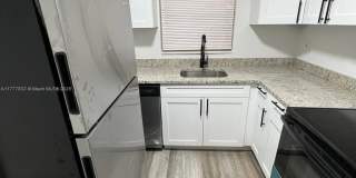 916 SW 10th St 916 SW 10th St Gallery 1