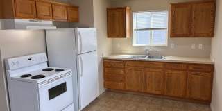 1 Bedroom Unit with Detached Garage in Prineville Gallery 1