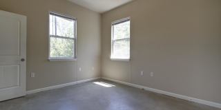 UT PRE LEASE: 2009 Remodeled 6 Bed / 3 Bath, Wood & Stained Concrete Floors, Custom High End Kitchen and Bathrooms, Just North of UT Gallery 19
