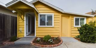 Adorable Remodeled Cottage in Seaside Gallery 1