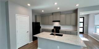Del Valle Sundance Crossing / 4 bedrooms, 2 baths, 1 story home / Like New built 2021 / Refrigerator, Washer & Dryer Gallery 6