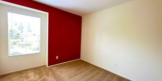 Lovely Spacious Eastlake Condo Gallery 15