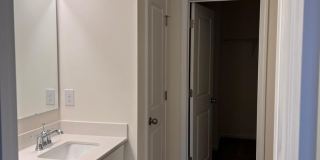 Beautiful 3BR/2.5BA Townhouse located in Kellerton Place Gallery 16