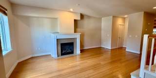 Spacious 2 Bed 2.5 Bath Lakemont Townhome with Greenbelt Views. Gallery 5
