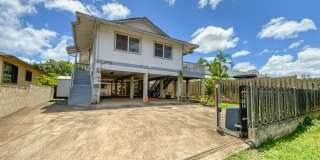 3 Bedroom, 2 Bathroom House with Large Carport in the Heart of Haleiwa Town Gallery 1