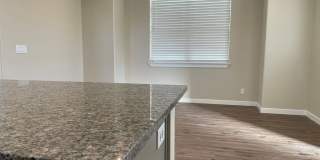 Desert Color Home -  Internet Included! Gallery 7