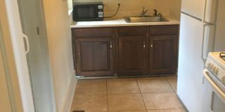 Escape Apartment Life! Downtown Cottage with yard! Gallery 3