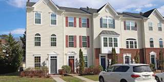 Pet-Friendly N. Albemarle End-Unit Townhome Gallery 1
