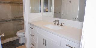 RARE Offering 2BD/2BA Furnished Condo of secured building in highly sought after Boutique Bella Capri building. Gallery 10