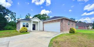 Spacious 3 Bedroom Home with Office on a Large Lot in Northwoods Gallery 3