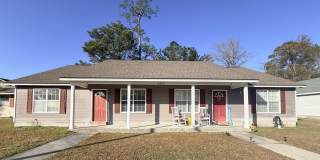 Cozy 2 Bed, 2 Bath Duplex Near VSU & SGMC in Valdosta Gallery 1
