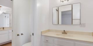 HUGE TOP FLOOR 2 BED 2 BATH IN PRIME SANTA MONICA! -FIREPLACE, BALCONY & GARAGE PARKING SPACE Gallery 22