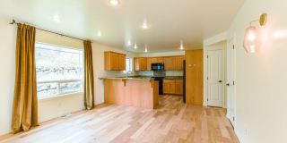 Beautiful 3 bed/2.5 bath single family home w/attached 2 car garage Gallery 18