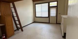 Cozy Efficiency with private backyard Gallery 12