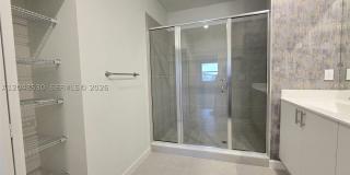 2423 SE 30th St Gallery 18