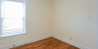 3521-29 1/2 N Broadway Gallery 8